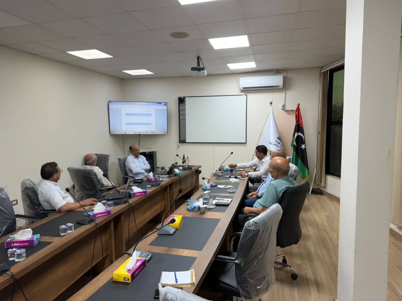 اجتماع الفريق المكلف بوضع الاشتراطات والمواصفات الفنية للمباني التعليمية للجامعات والكليات والمعاهد العليا الخاصة