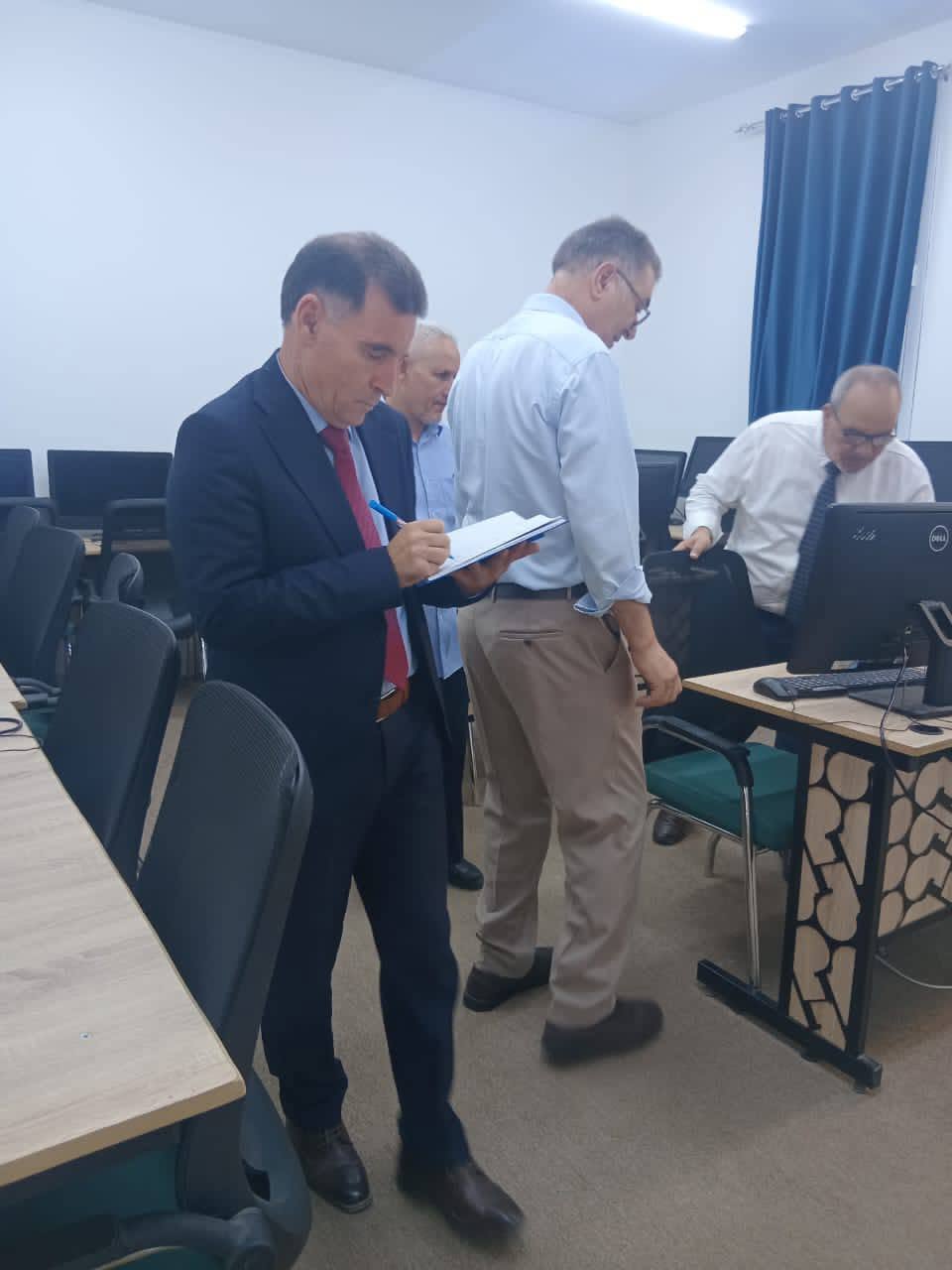 فرق التدقيق المكلفة بتقييم برامج العلوم الطبية بالجامعات والكليات الخاصة تواصل زيارتها الميدانية