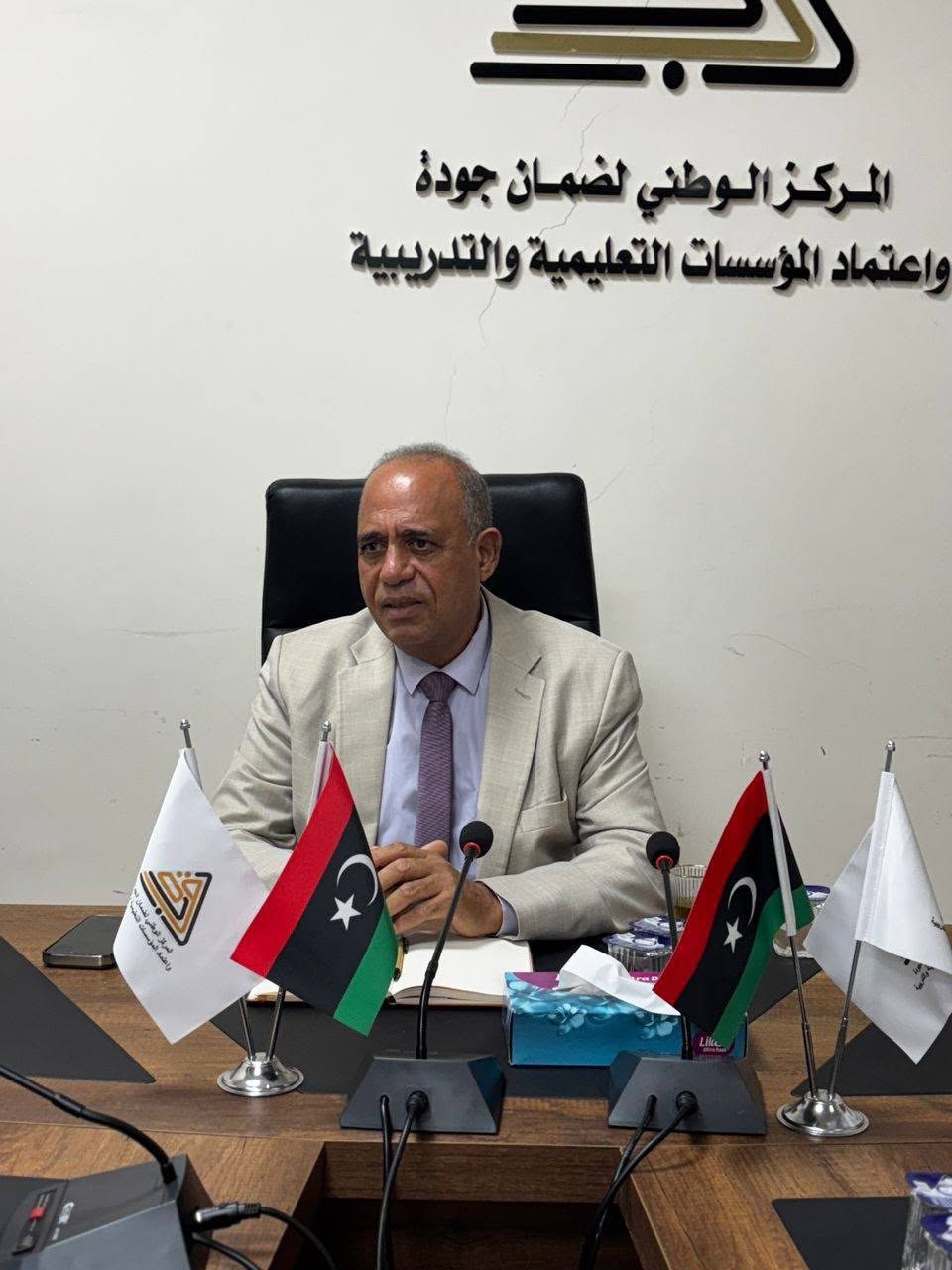 عبدالجليل رئيس اللجنة العليا يتابع التحضيرات للمؤتمر العلمي الدولي للمناهج التعليمية وفق معايير الجودة