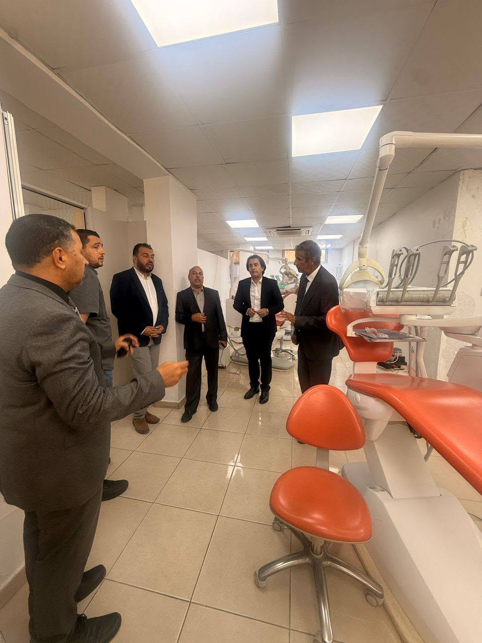 فريق التدقيق بالمركز الوطني لضمان الجودة يجري زيارة لكلية طب وجراحة الفم والأسنان بجامعة مصراتة
